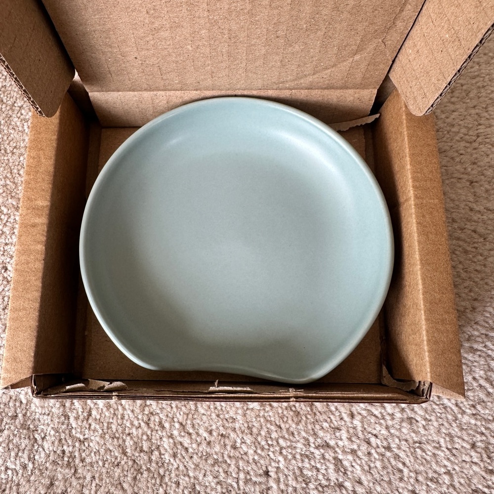 NWT Year & Day Ceramic spoon rest